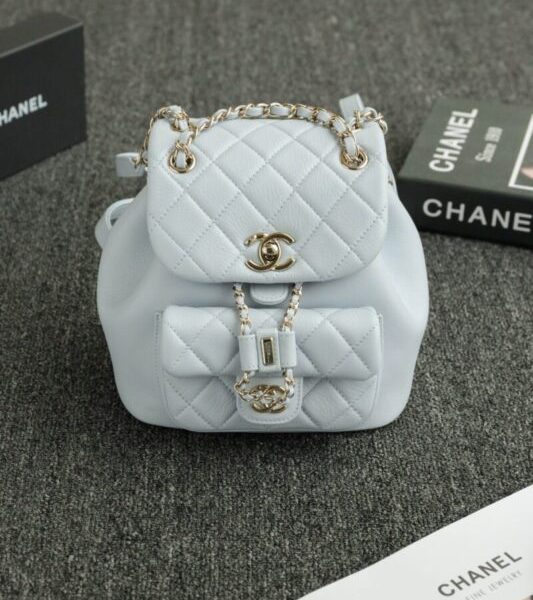 CHANEL 23A sac à dos petit format bleu clair — réplique