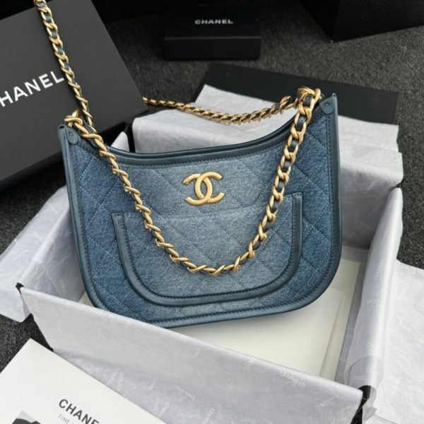 CHANEL 23c Hobo petit format Denim — réplique